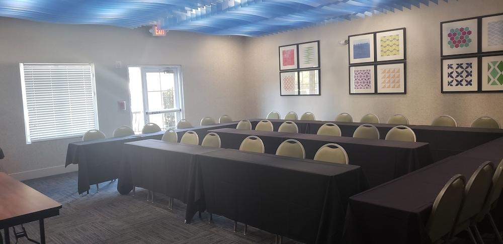 Holiday Inn Express Tampa N I-75 - University Area by IHG photo 58