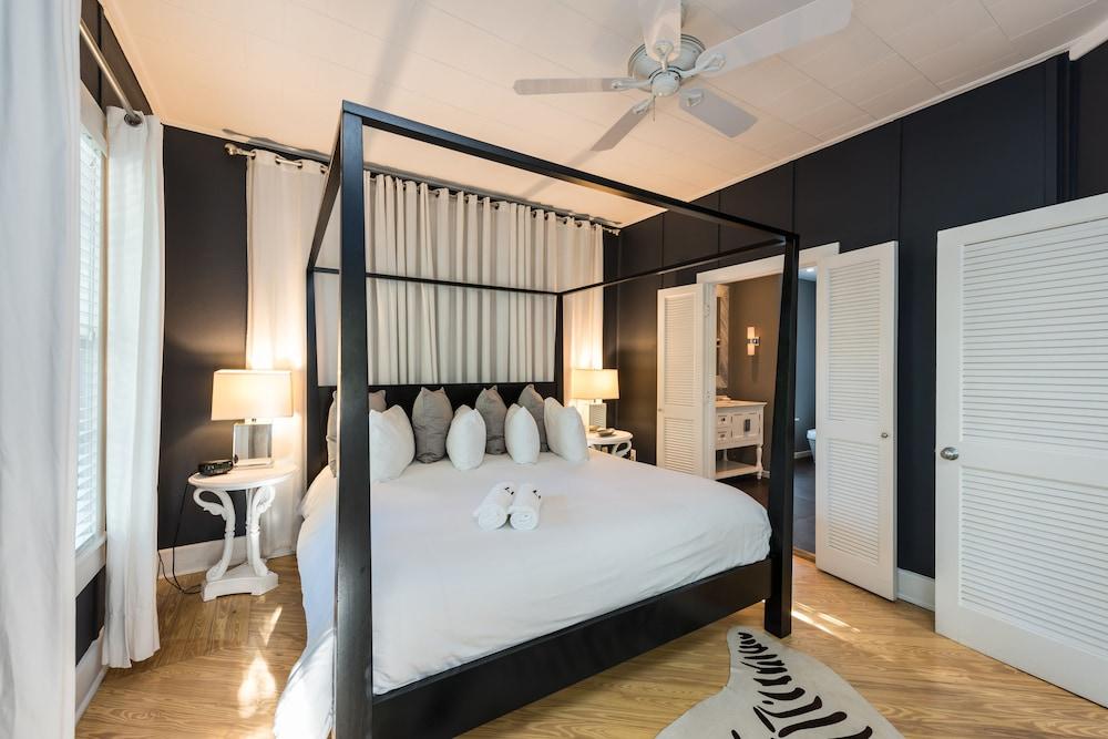 Alexanders Guesthouse - Adult Exclusive, LGBTQ Friendly photo 17