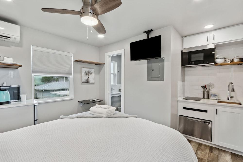 Beach 5 Villas - Immaculate 300 steps from the Ocean photo 3