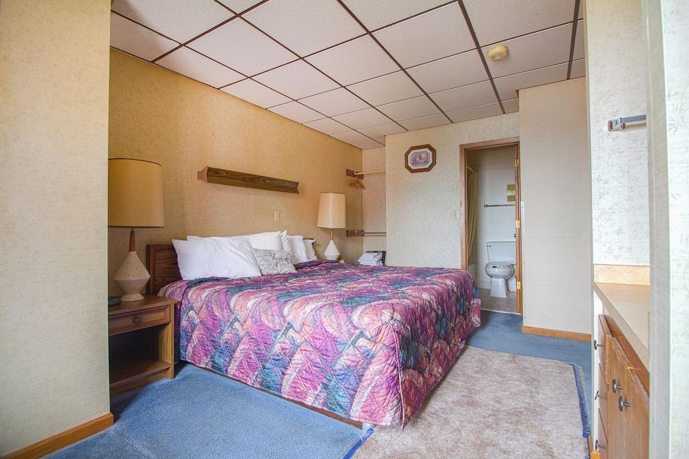 HomeTown Inn by OYO - Liberal, KS photo 51
