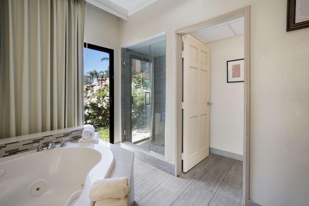 MainStay Suites John Wayne Airport by Choice Hotels photo 52
