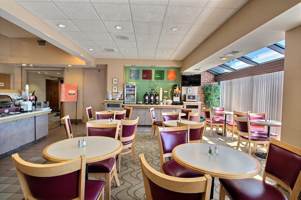 Comfort Inn & Suites Madison - Airport photo 11