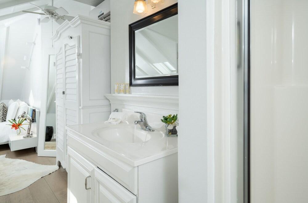 Alexanders Guesthouse - Adult Exclusive, LGBTQ Friendly photo 50