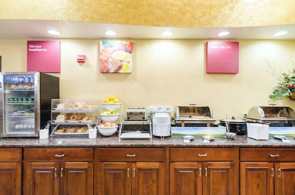 Comfort Suites Salina South photo 79