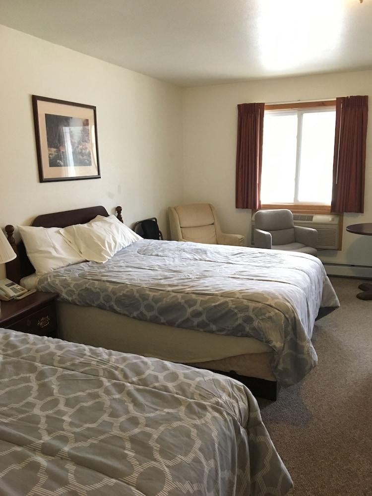 Scully's Manistee Outpost Motel photo 5