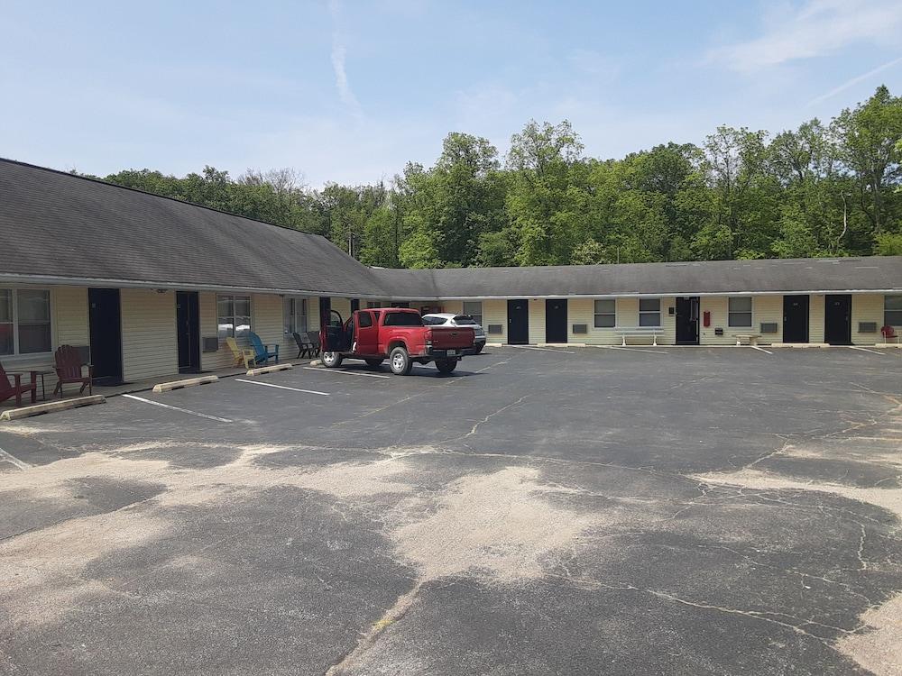 Hickory Shades Motel photo 1