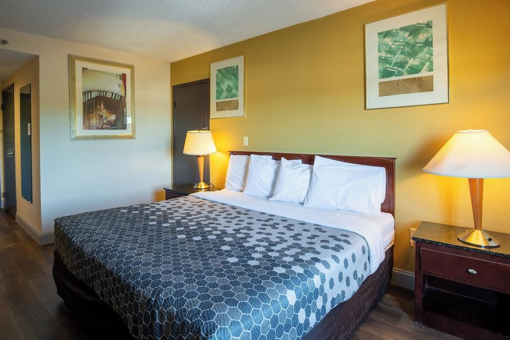Dominion Inn & Suites photo 15