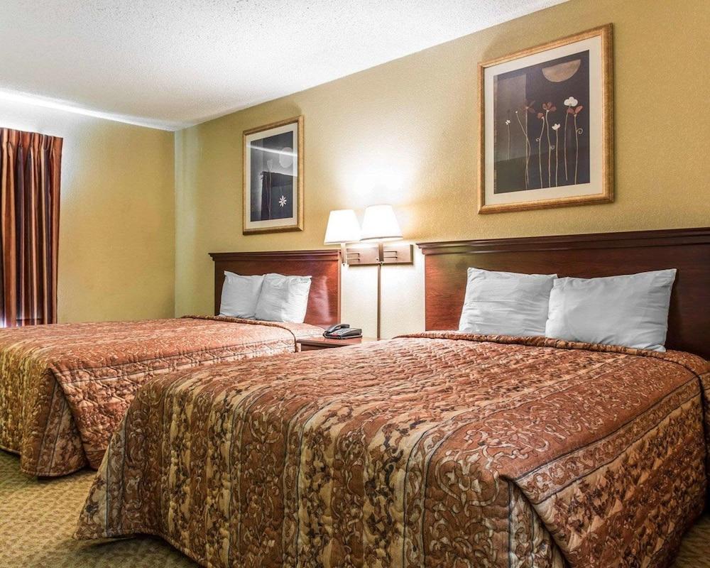 Country Hearth Inn & Suites photo 17