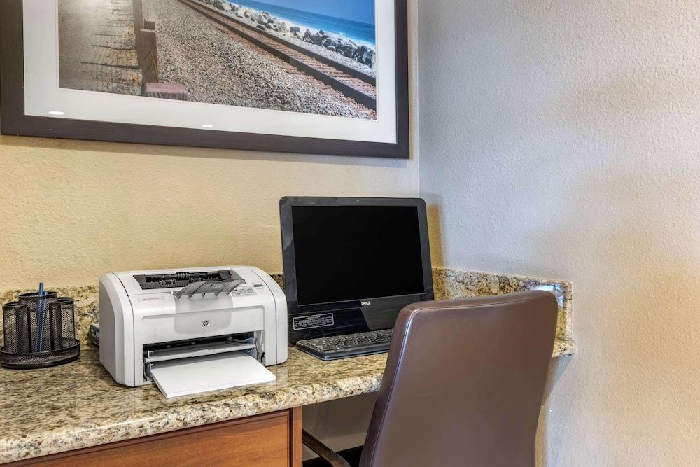 Comfort Suites San Clemente Beach photo 53