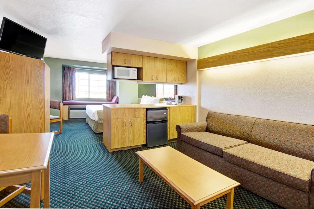 Microtel Inn & Suites by Wyndham Albuquerque West photo 14