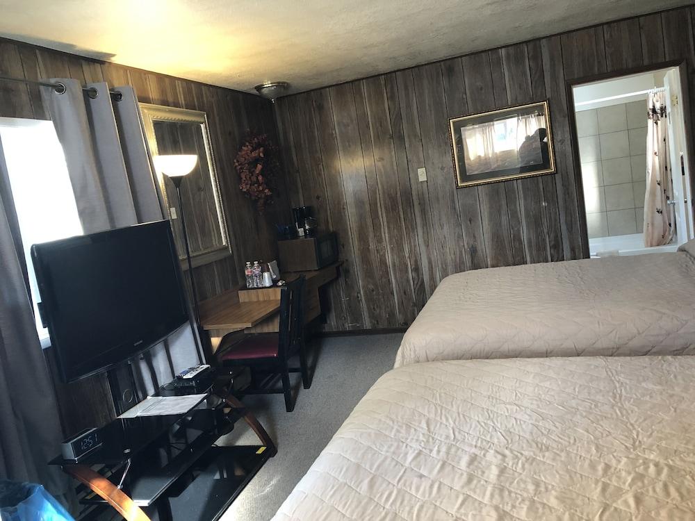 Rustic Inn Motel photo 98