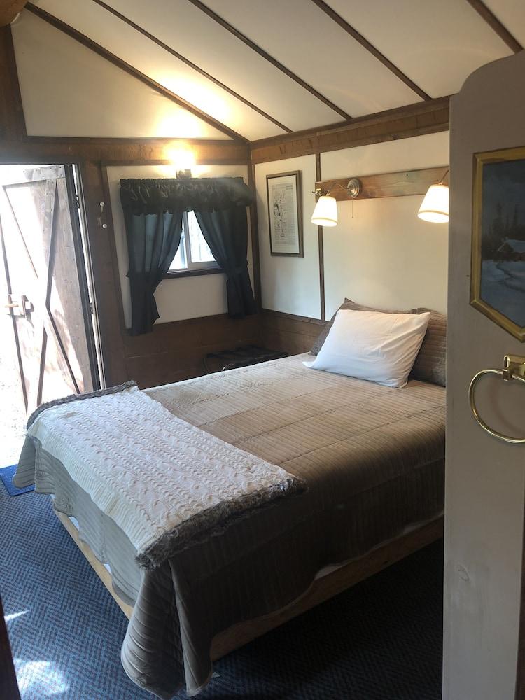 Wood River Lodge photo 9