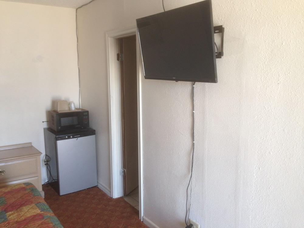 Economy Motel photo 10