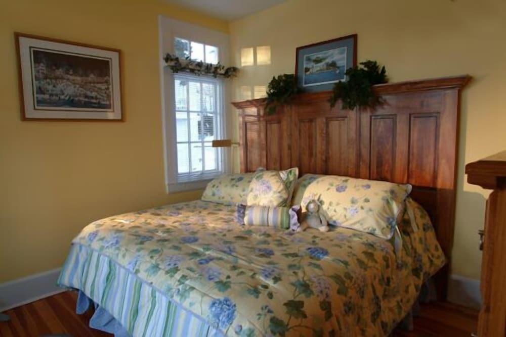 Boathouse Waterfront Lodging photo 35