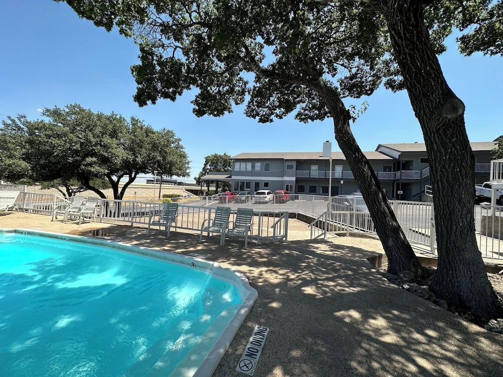 Home Suites Hill Country photo 33