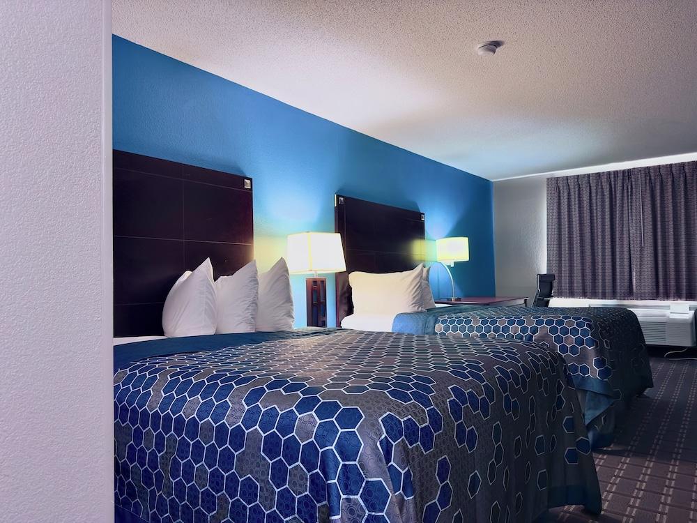 American Inn Cedar Rapids South photo 5