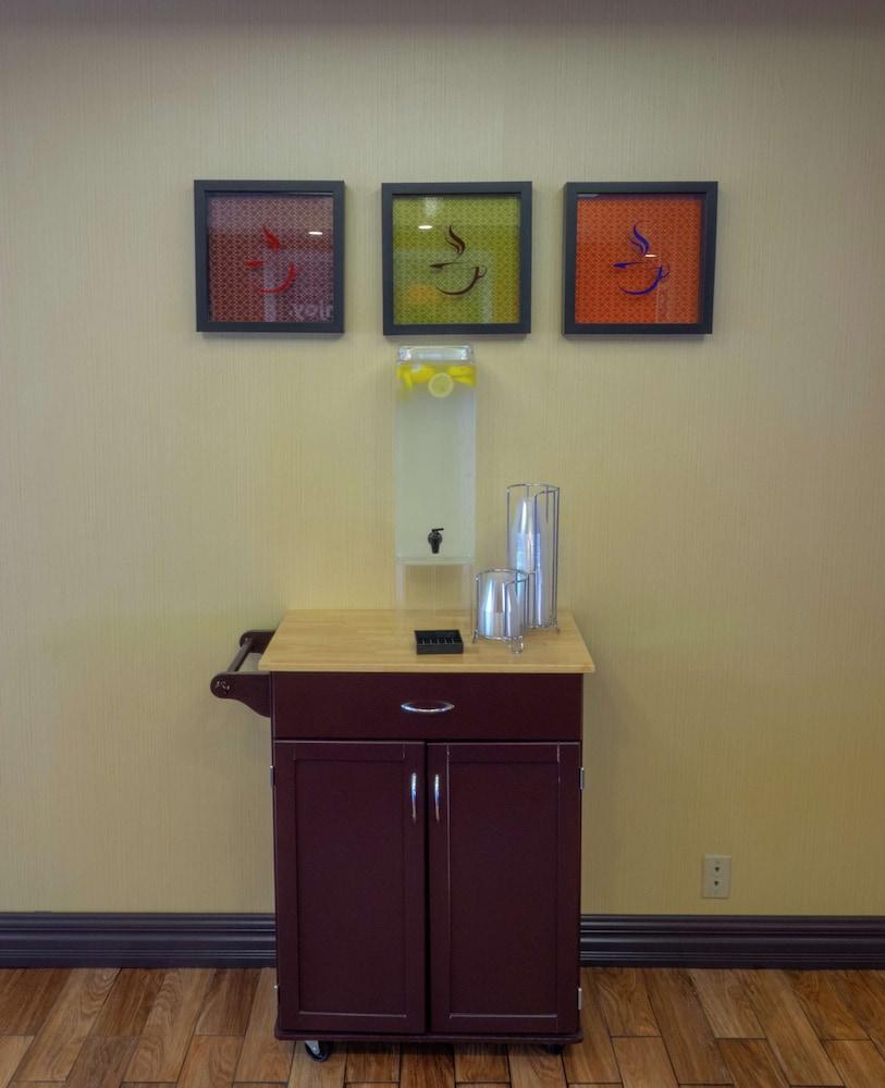 Hampton Inn Hazleton photo 2
