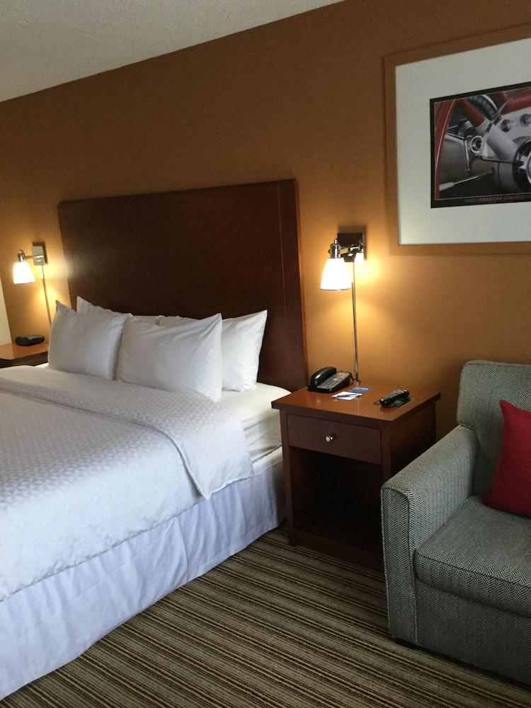 Radisson Hotel Detroit Metro Airport photo 8