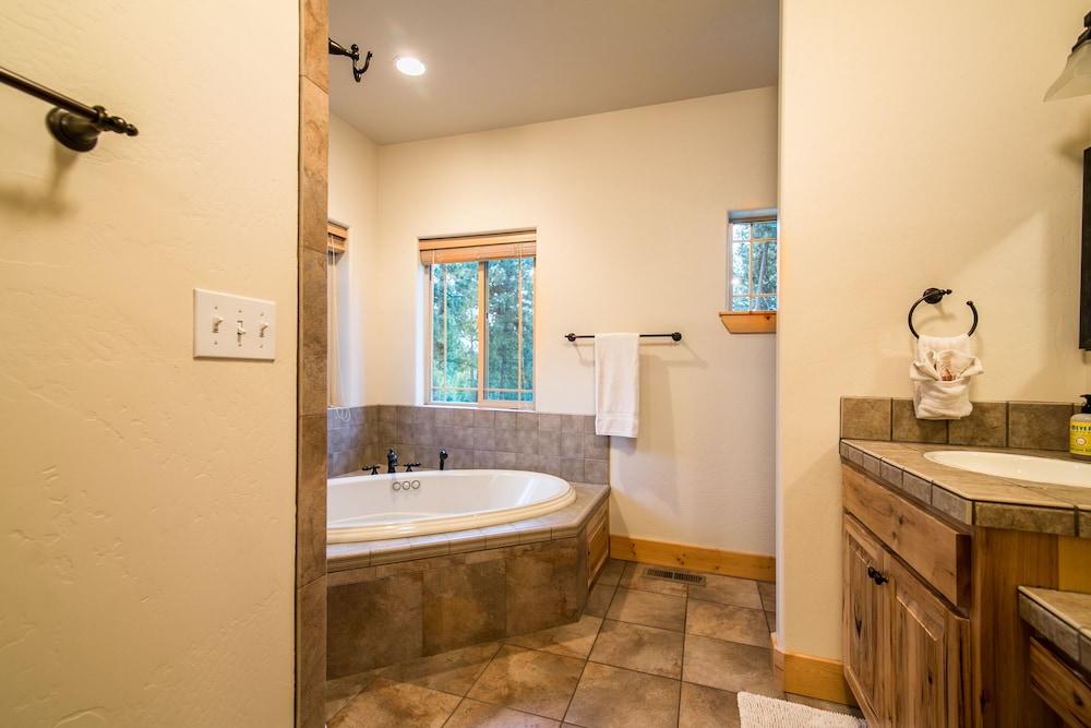 Pineview Lodge photo 23