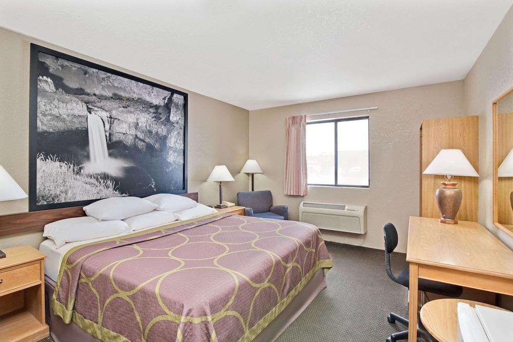 Super 8 by Wyndham Spokane/West photo 5