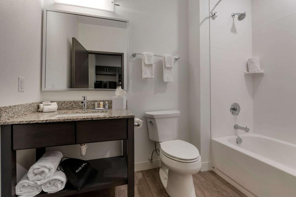 MainStay Suites Cincinnati University - Uptown photo 19
