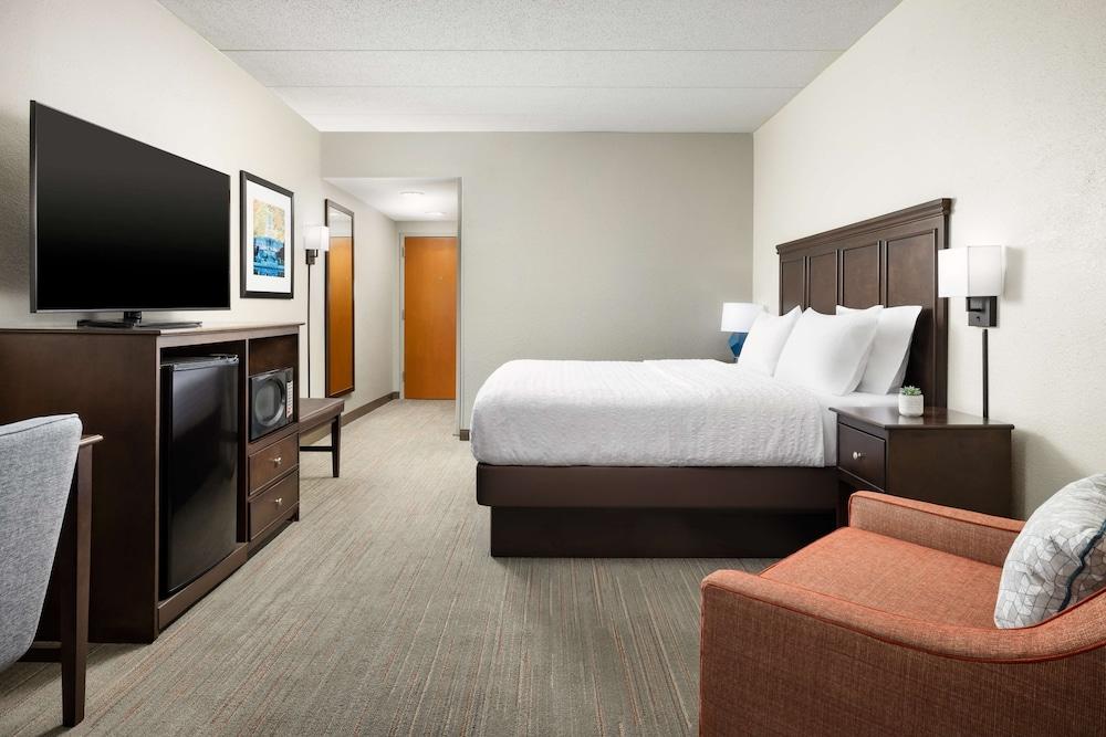 Hampton Inn Columbia photo 20
