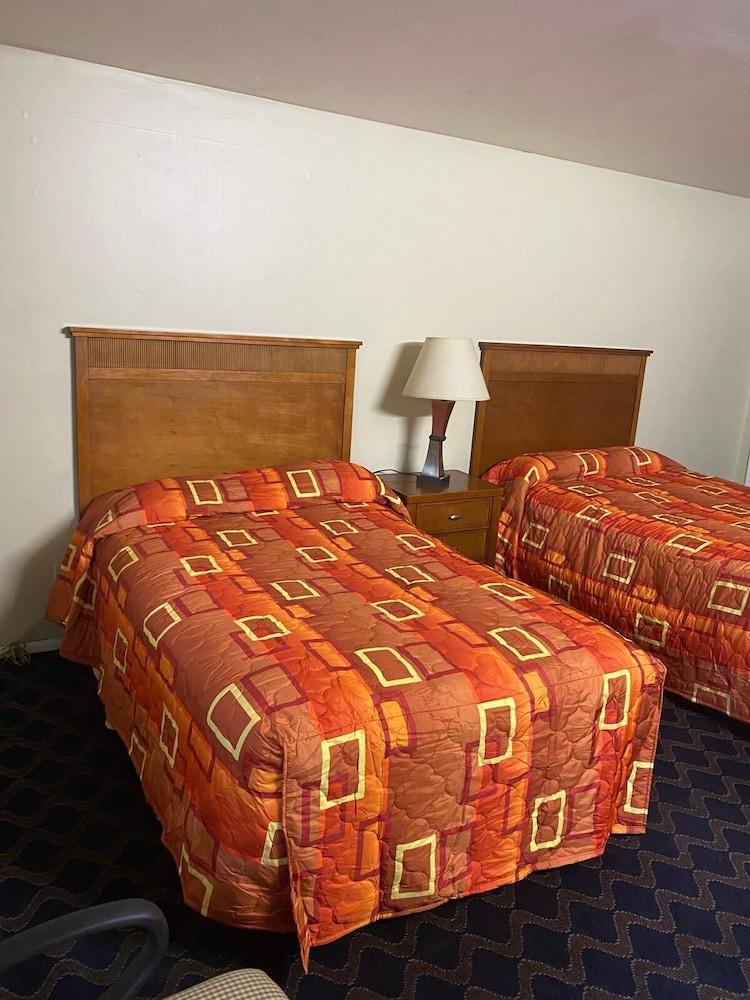 Ivory Tower Motor Inn photo 3