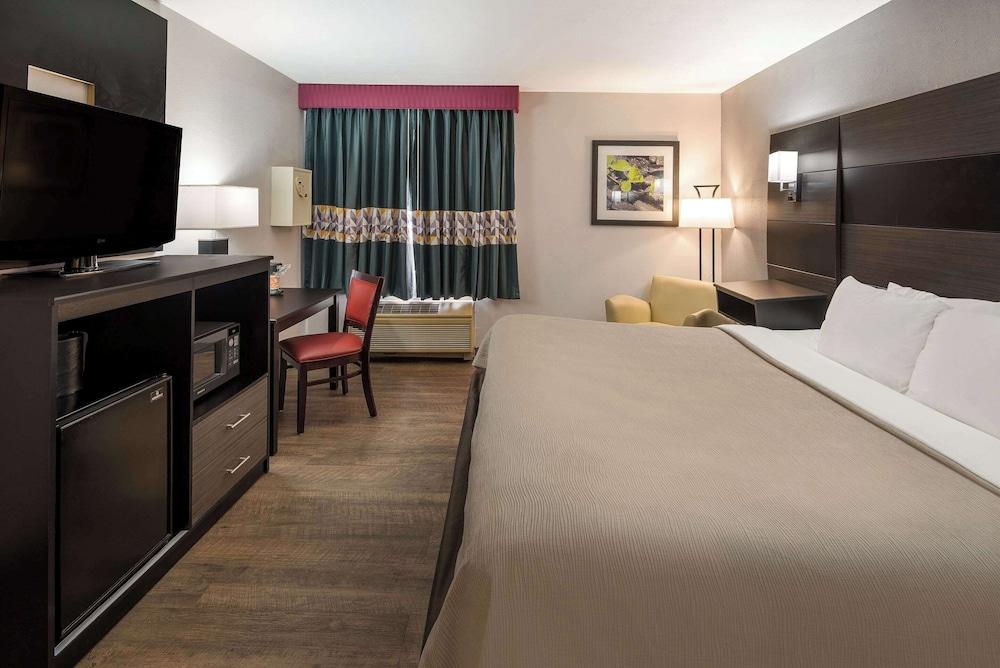 Quality inn & Suites Cincinnati I-275 photo 17