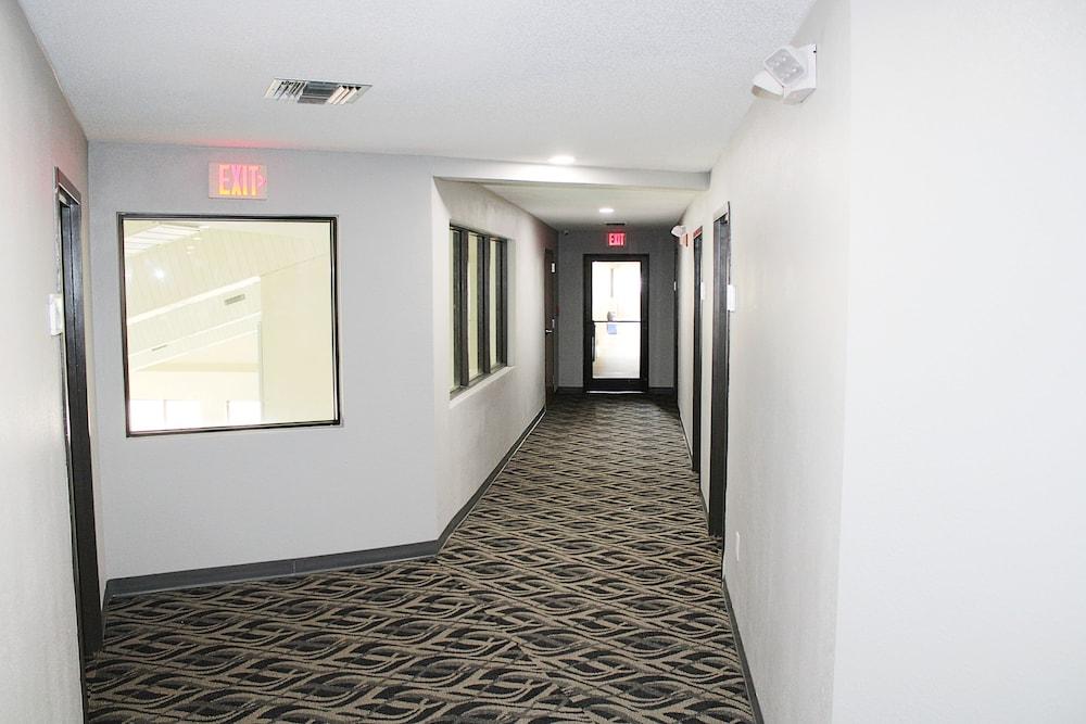Greenlight Inn & Suites photo 17