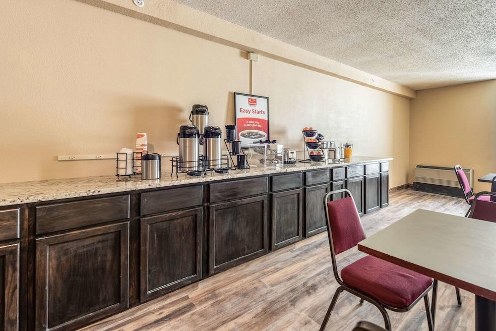 Econo Lodge Brainerd photo 29