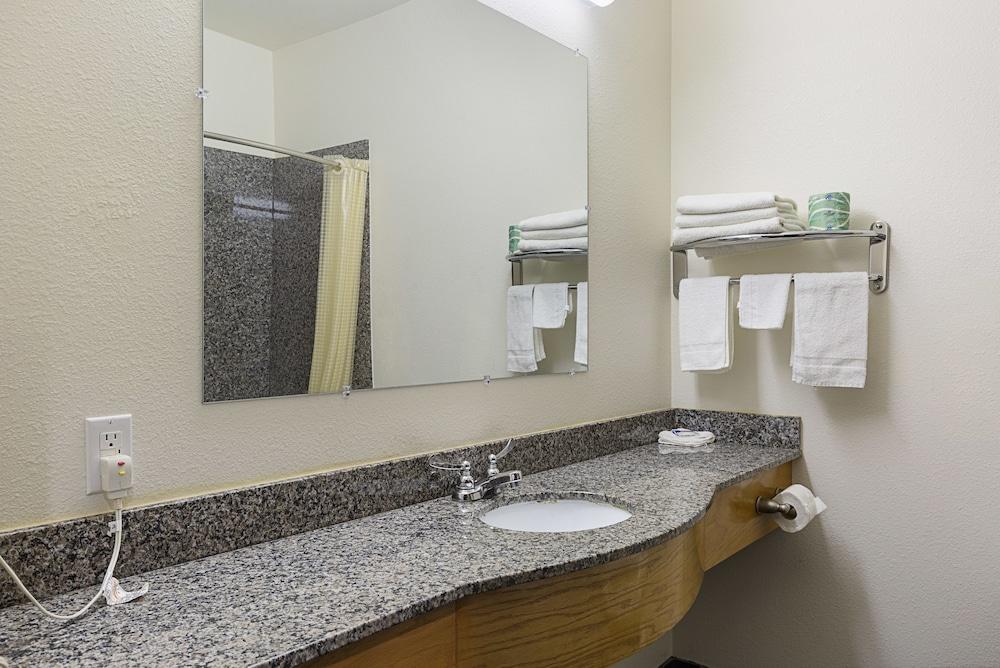 Budget Inn and Suites photo 12