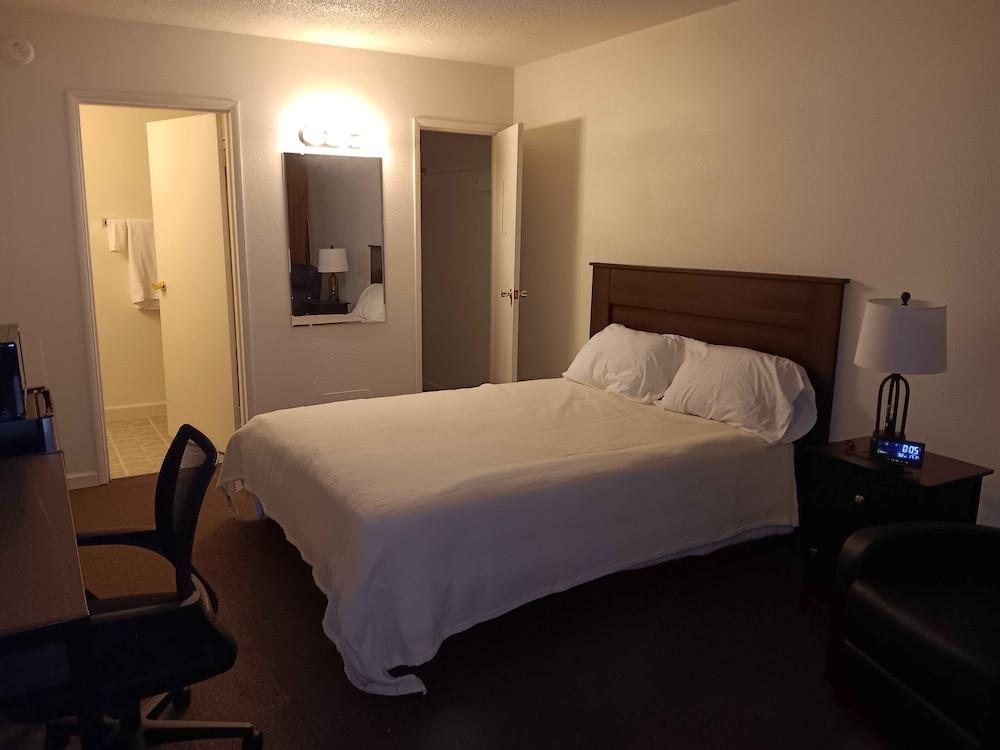 Leisure Lodge Motel photo 11