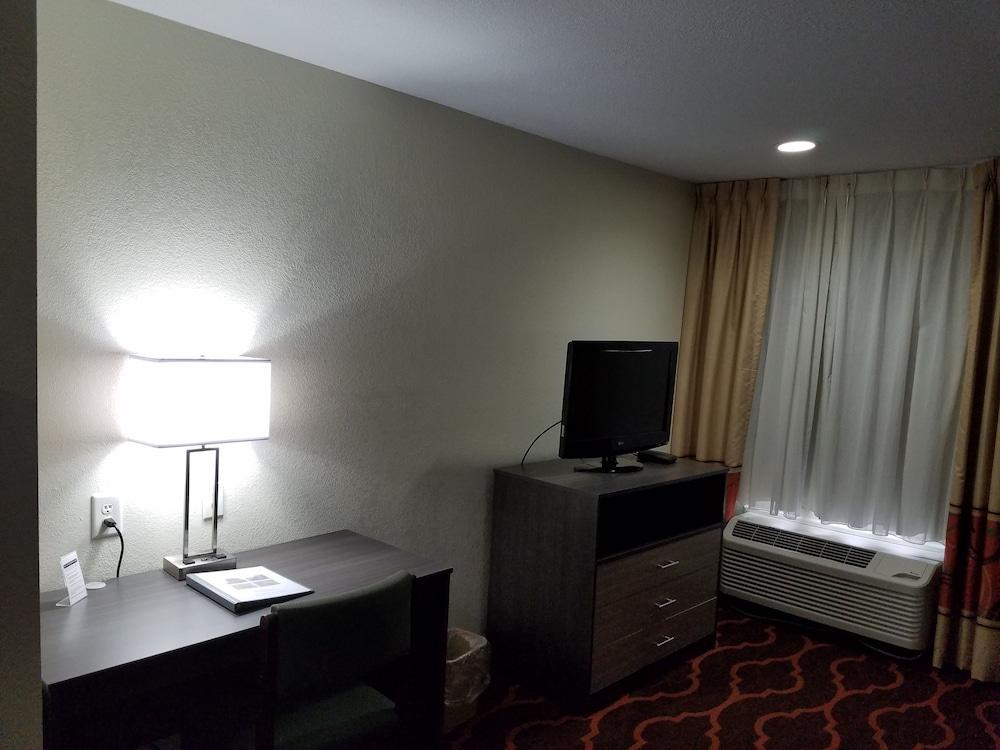 Baymont by Wyndham Grovetown Augusta photo 14