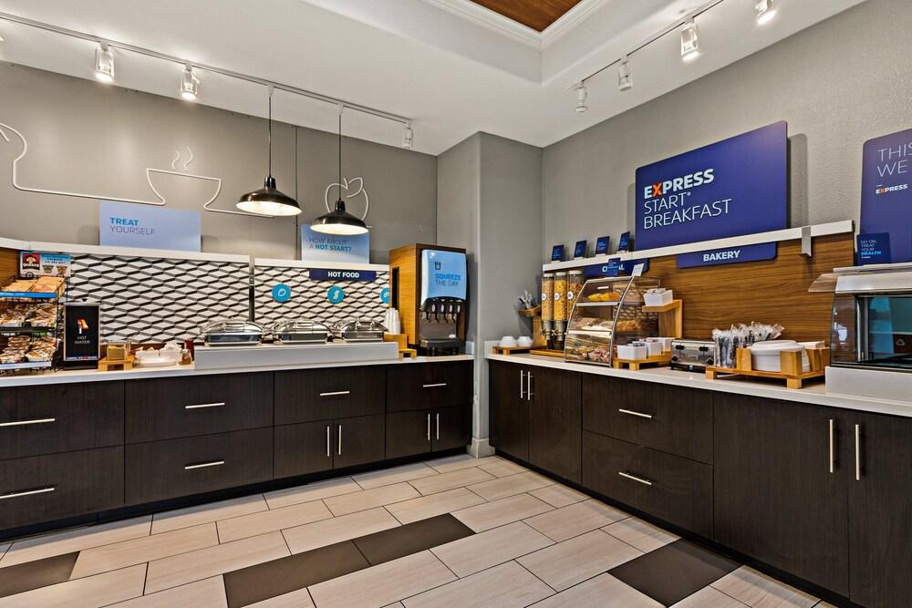 Holiday Inn Express Hotel & Suites Okmulgee by IHG photo 46