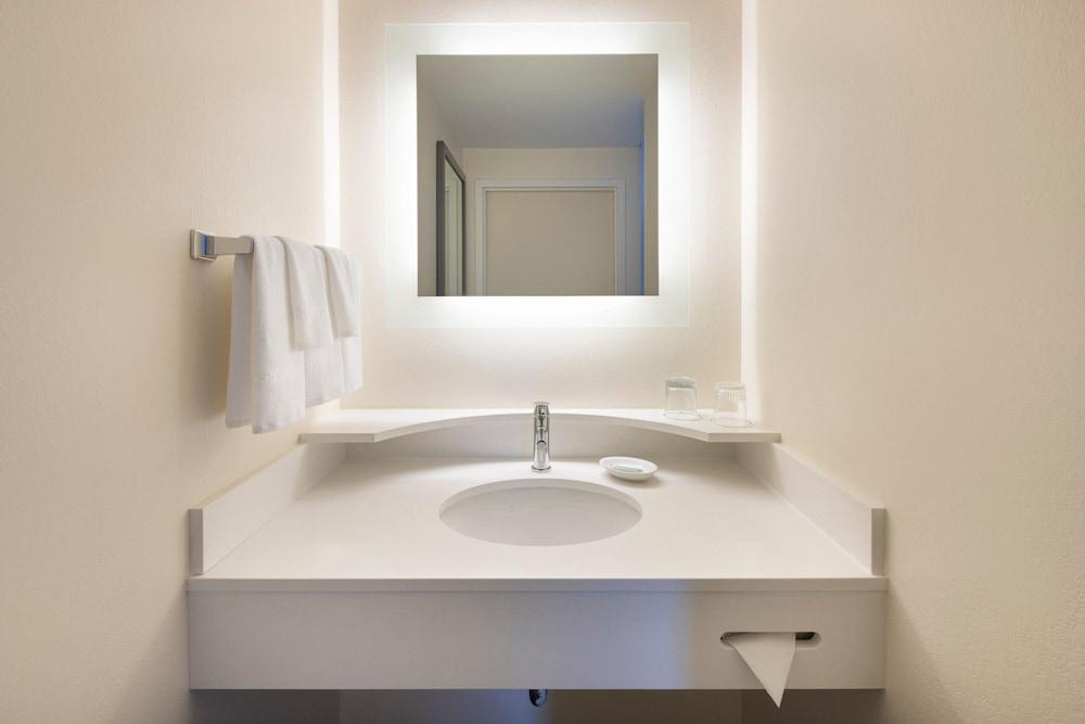 SpringHill Suites by Marriott Newark Liberty International photo 18