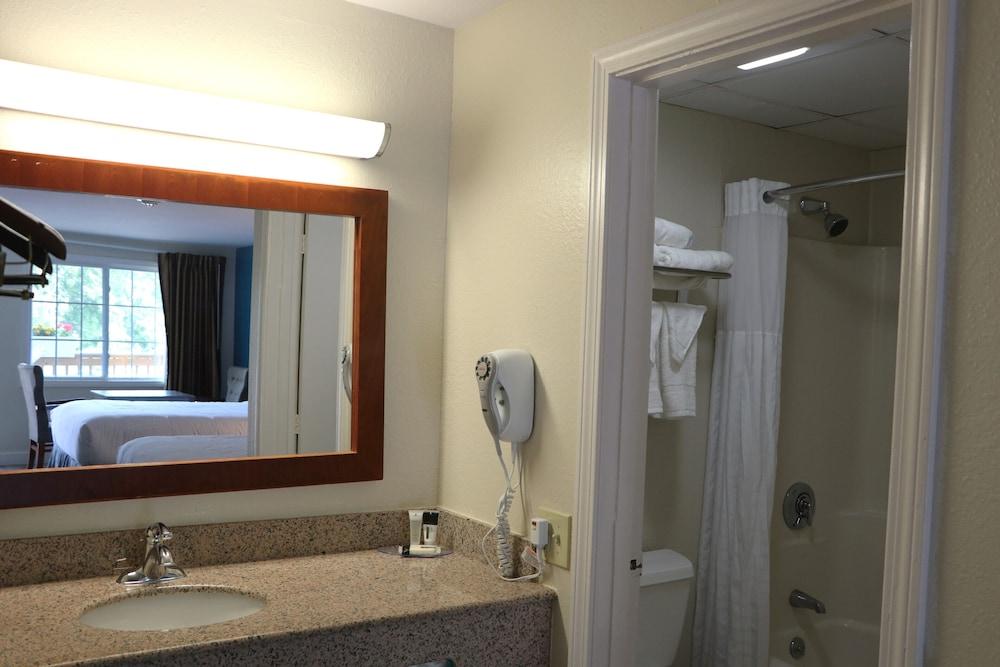 Sunbird Cape Cod Resort photo 2