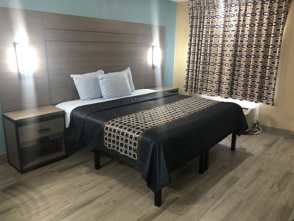 Luxury Inn & Suites photo 1