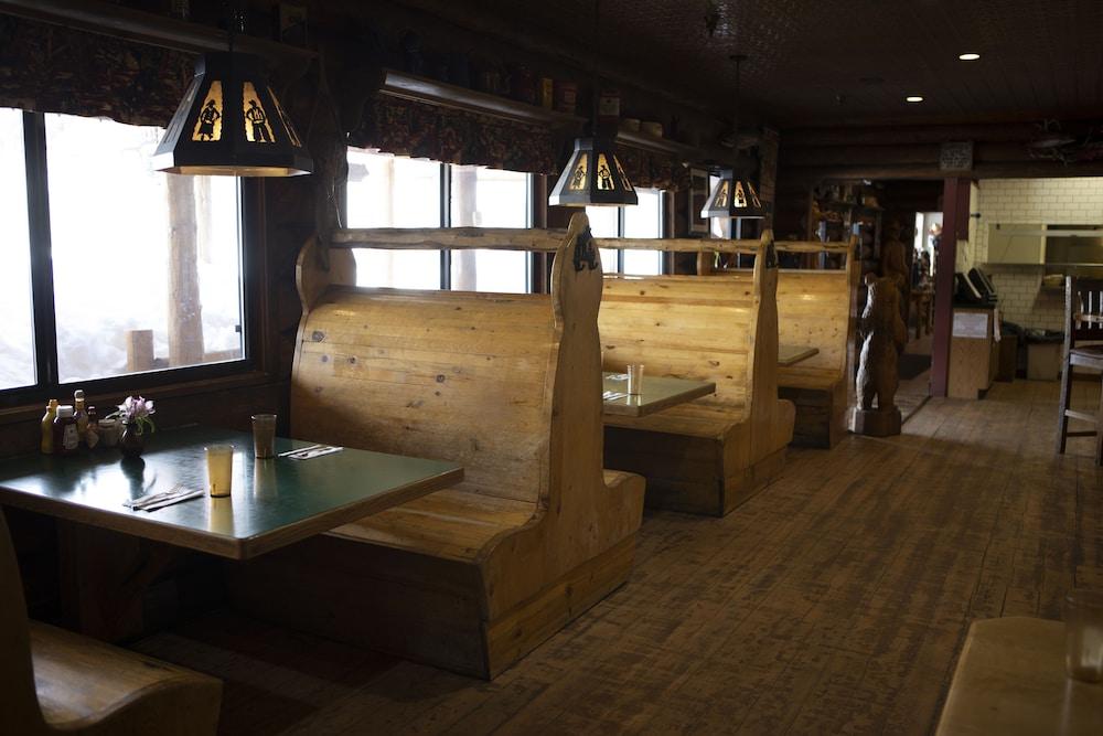 Daniels Summit Lodge photo 30