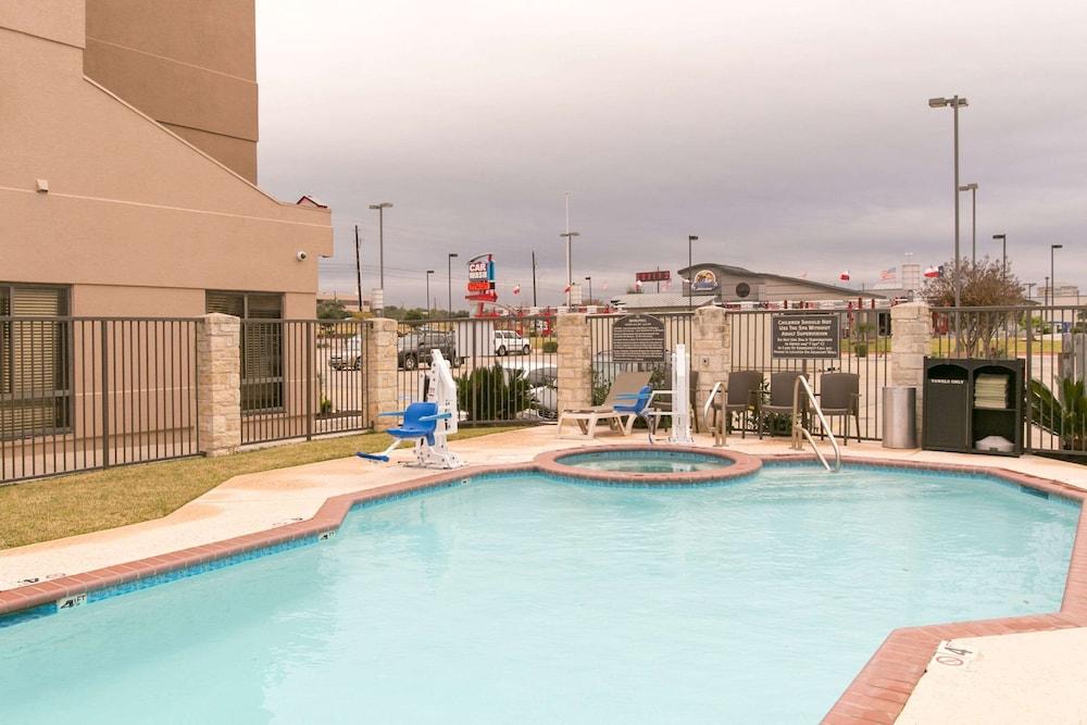 Comfort Suites Austin NW Lakeline photo 27