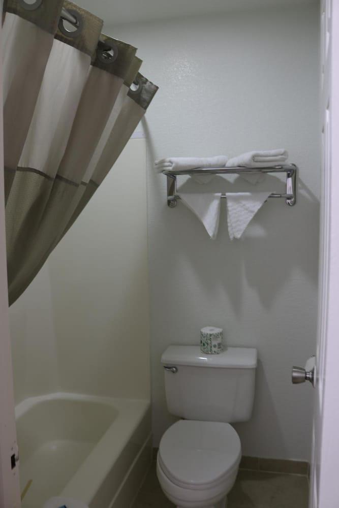 Heritage Inn & Suites photo 10