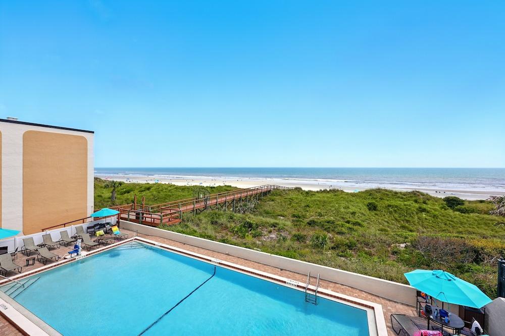 Beacher's Lodge Oceanfront Suites photo 69