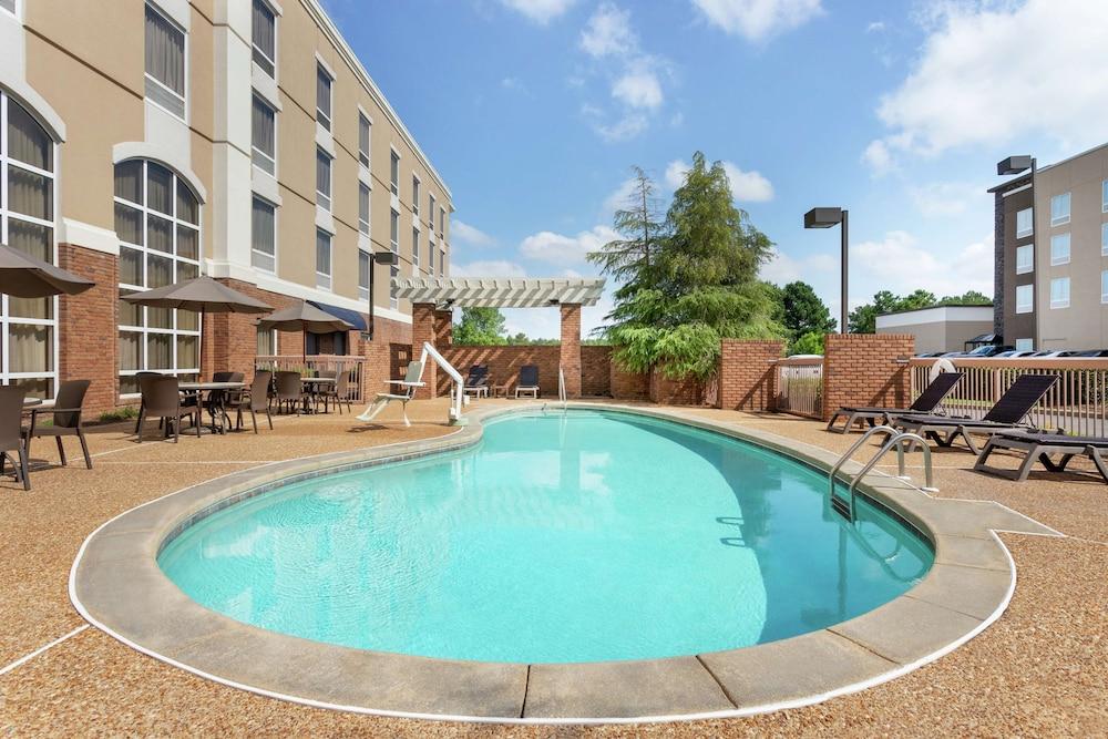 Hampton Inn & Suites Montgomery-EastChase photo 43