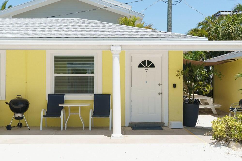 Tropical Breeze Beach Club photo 38