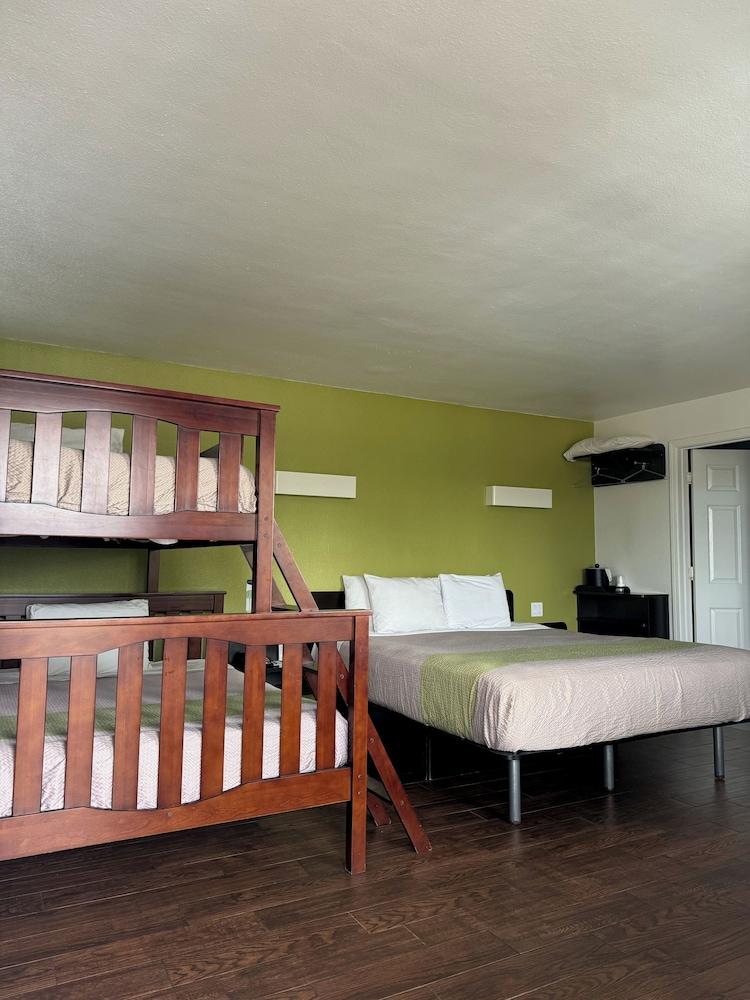 Fisherman's Cove Inn photo 4