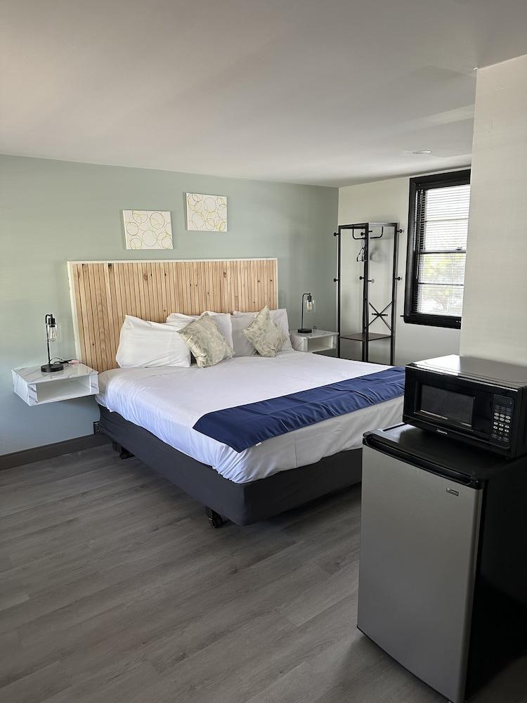 Harborside Suites photo 3