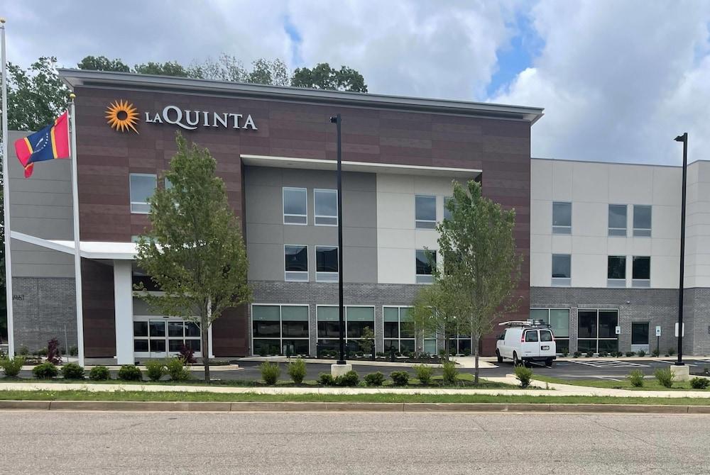La Quinta Inn & Suites by Wyndham Olive Branch photo 1