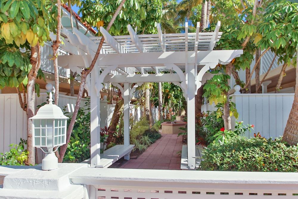 Tortuga Inn Beach Resort photo 54