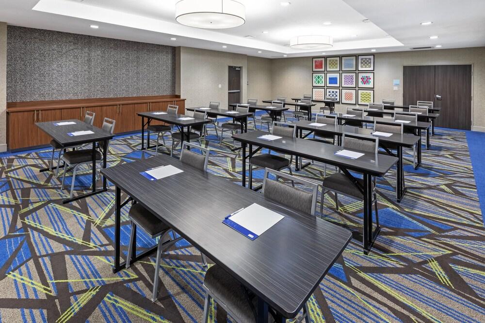 Holiday Inn Express & Suites Denton - Sanger by IHG photo 6