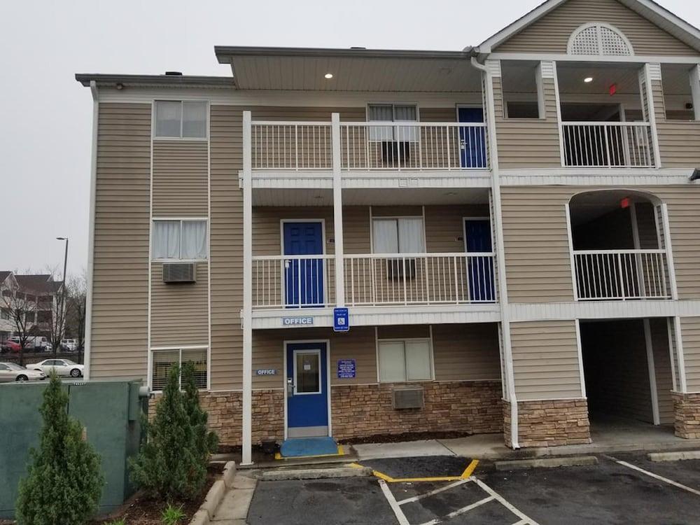 InTown Suites Extended Stay Atlanta GA - Indian Trail photo 13