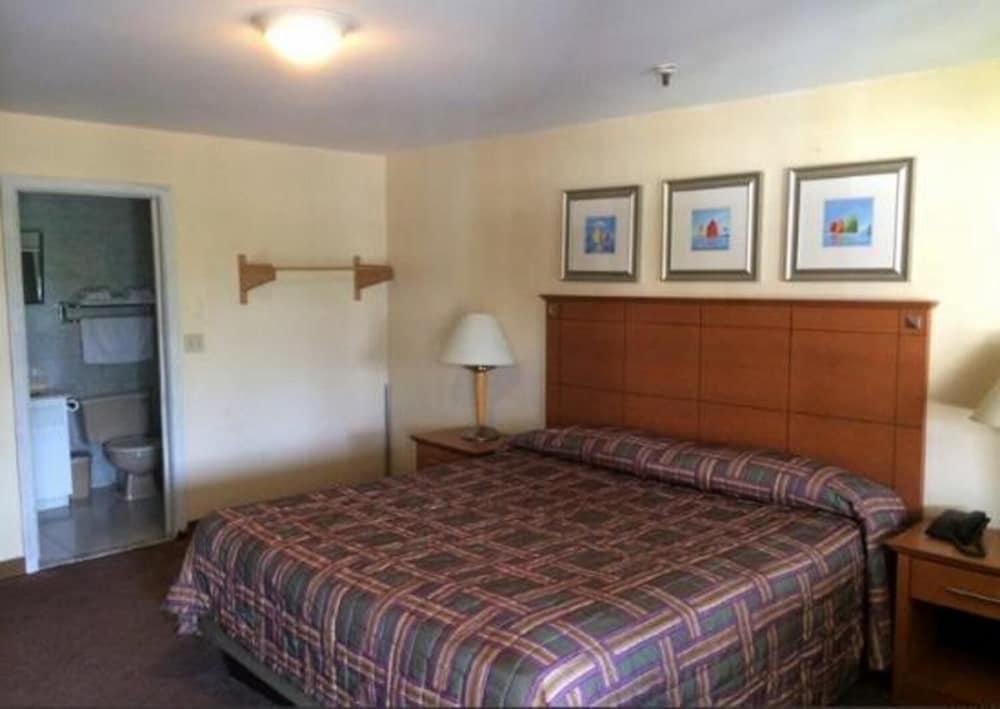 Naugatuck Motor Lodge photo 12